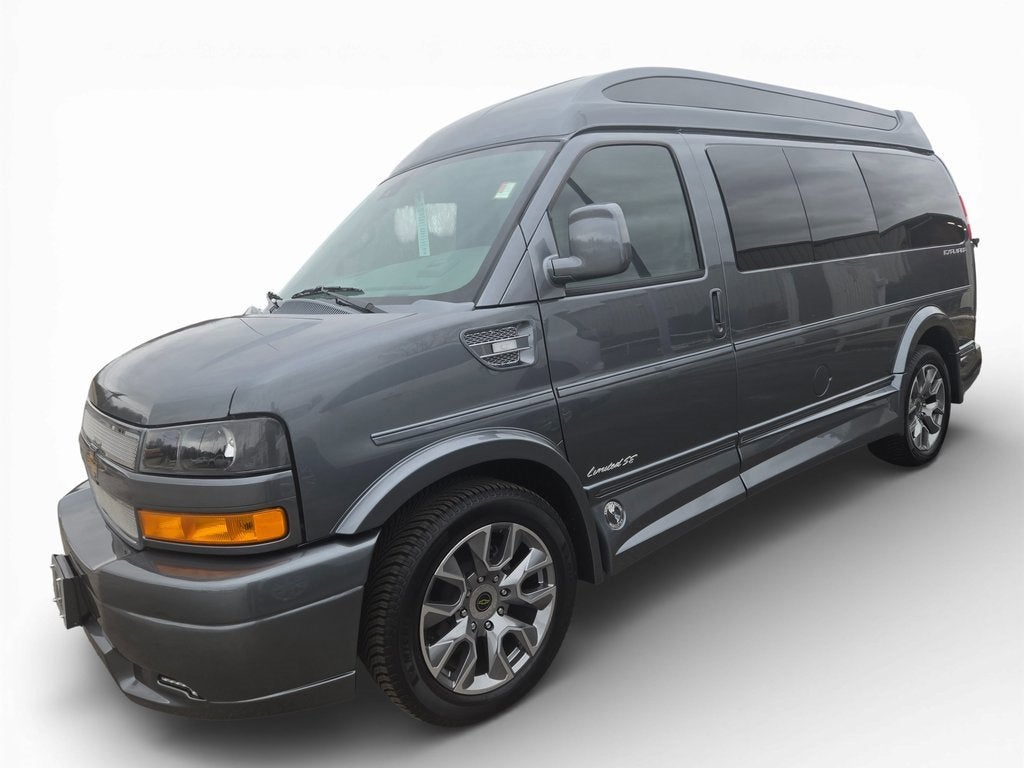 2026 Chevrolet Express 2500 Work Van HD's photo