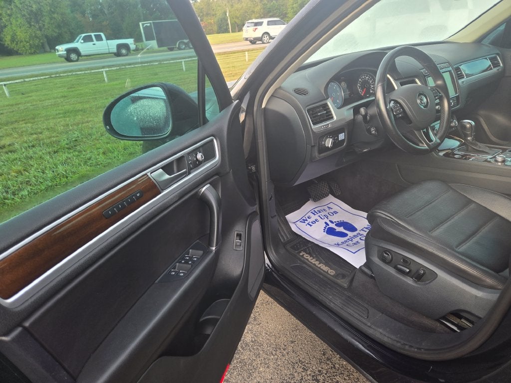 2016 Volkswagen Touareg Sport w/Technology
