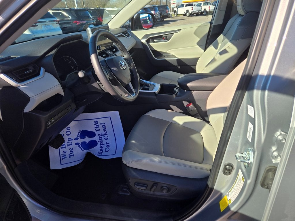 2025 Toyota RAV4 XLE Premium